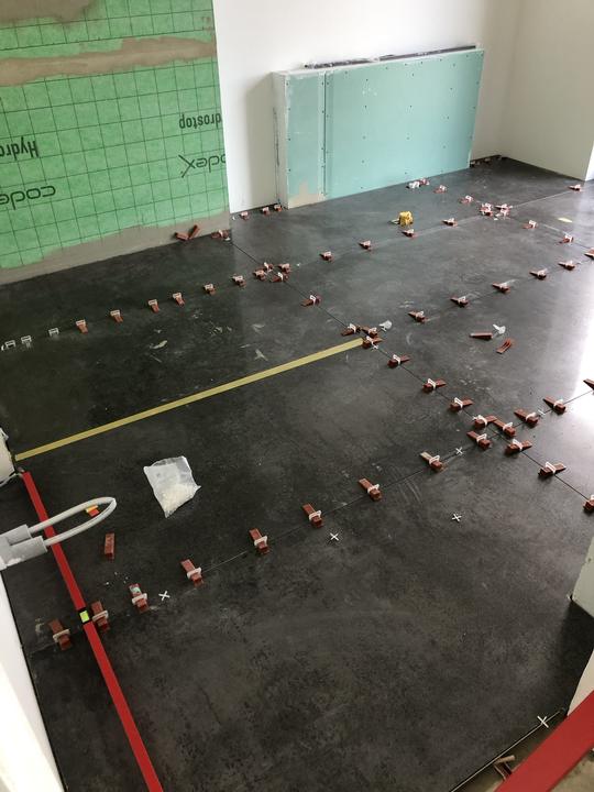 Nivelliersystem für plane Großformate